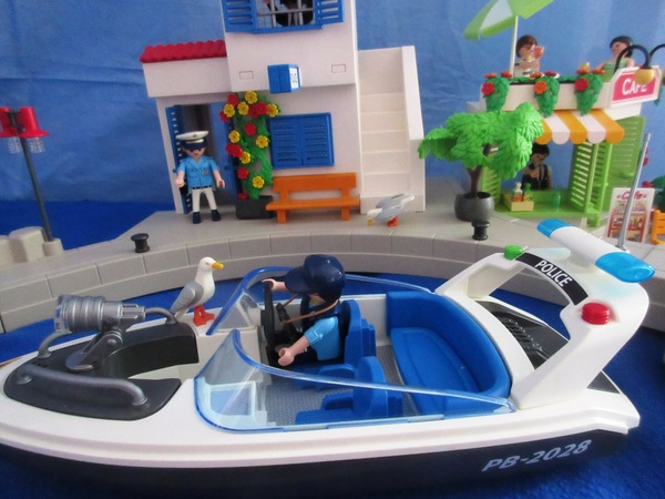 It's the summer holiday season for the Playmobil people in our house...