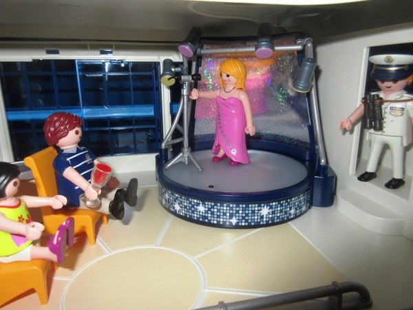 It's the summer holiday season for the Playmobil people in our house...