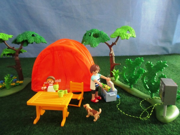 It's the summer holiday season for the Playmobil people in our house...