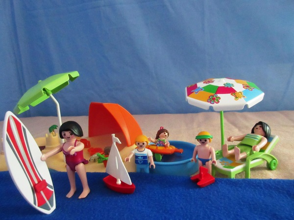 It's the summer holiday season for the Playmobil people in our house...