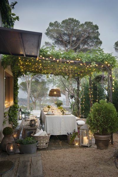Does anybody have a veranda/pergola/covered decking area? Mind showing me a pic?