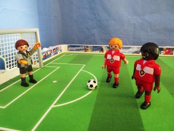 It's the summer holiday season for the Playmobil people in our house...