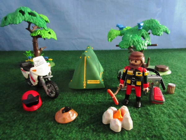 It's the summer holiday season for the Playmobil people in our house...