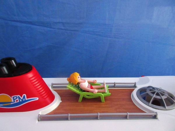 It's the summer holiday season for the Playmobil people in our house...