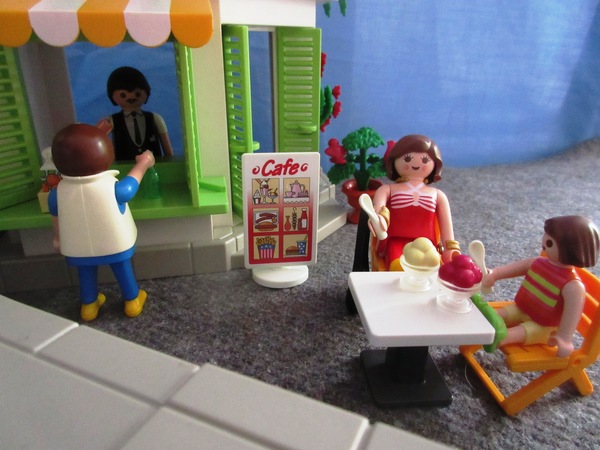 It's the summer holiday season for the Playmobil people in our house...