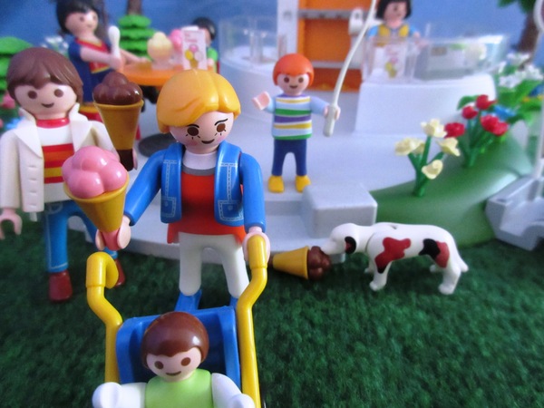 It's the summer holiday season for the Playmobil people in our house...