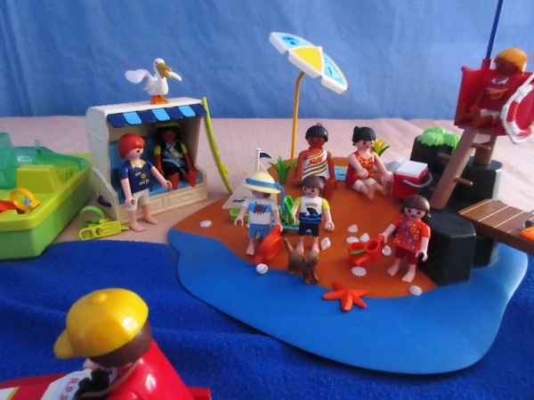 It's the summer holiday season for the Playmobil people in our house...
