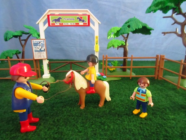 It's the summer holiday season for the Playmobil people in our house...