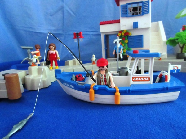 It's the summer holiday season for the Playmobil people in our house...