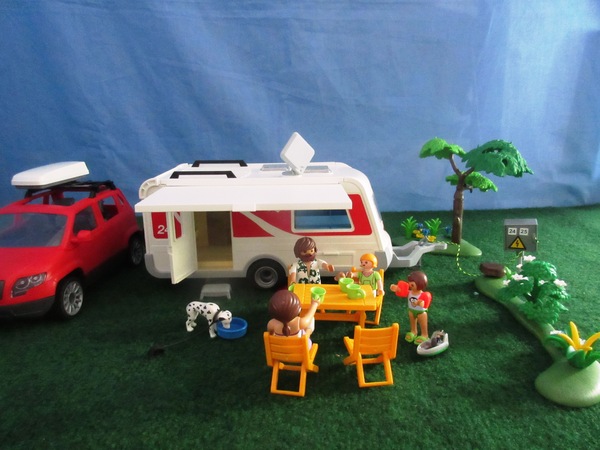 It's the summer holiday season for the Playmobil people in our house...