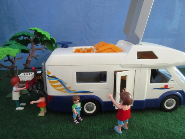 It's the summer holiday season for the Playmobil people in our house...