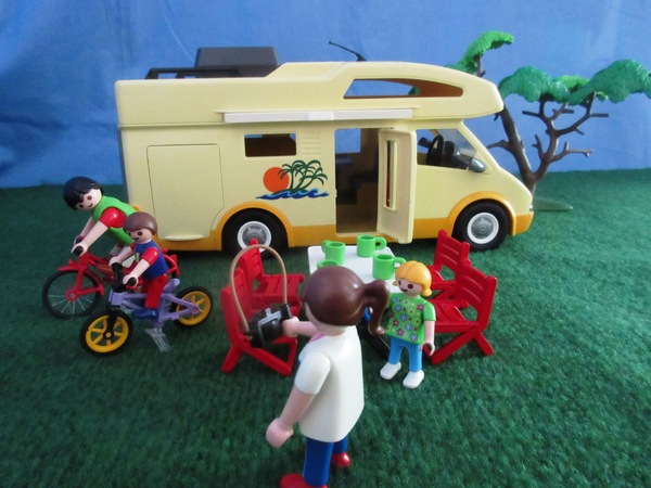 It's the summer holiday season for the Playmobil people in our house...
