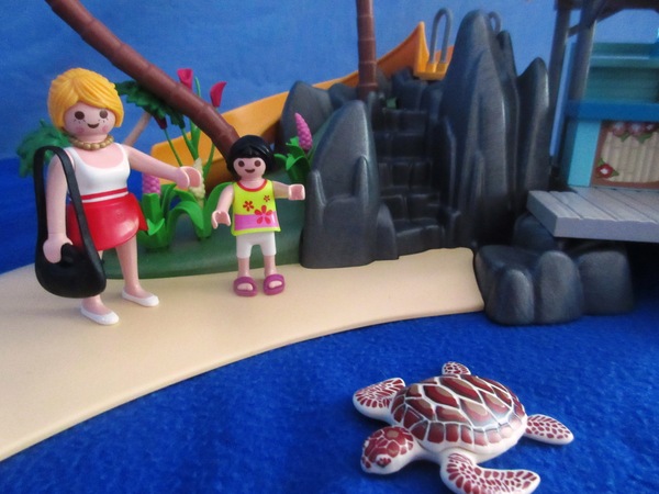 It's the summer holiday season for the Playmobil people in our house...