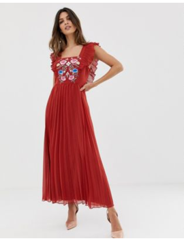What nail polish colour with this dress?