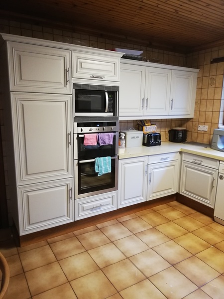 Painting kitchen units