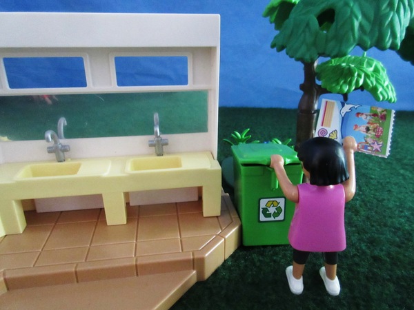 It's the summer holiday season for the Playmobil people in our house...