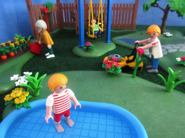 It's the summer holiday season for the Playmobil people in our house...