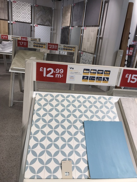 Paint colours for internal bathroom with beige suite