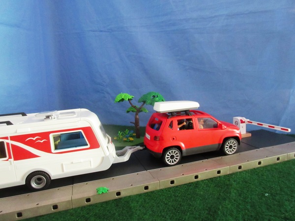 It's the summer holiday season for the Playmobil people in our house...