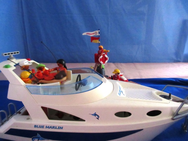 It's the summer holiday season for the Playmobil people in our house...