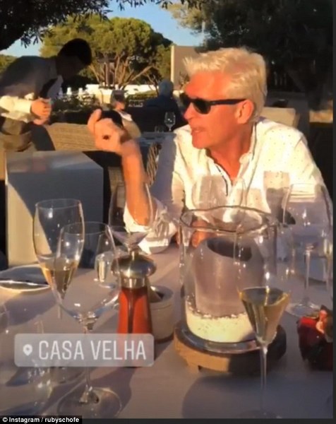 Anyone Else Sick of Seeing Celebrities Having a Wonderful Holiday with other Celebrity Chums?