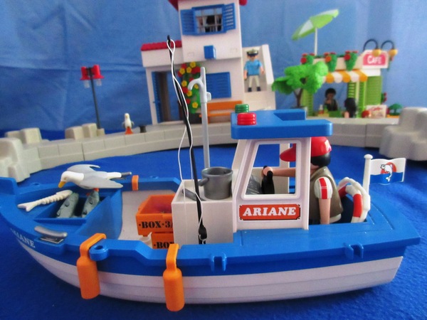It's the summer holiday season for the Playmobil people in our house...