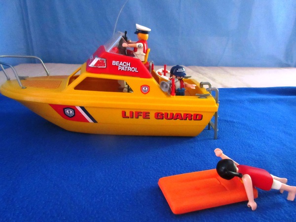 It's the summer holiday season for the Playmobil people in our house...
