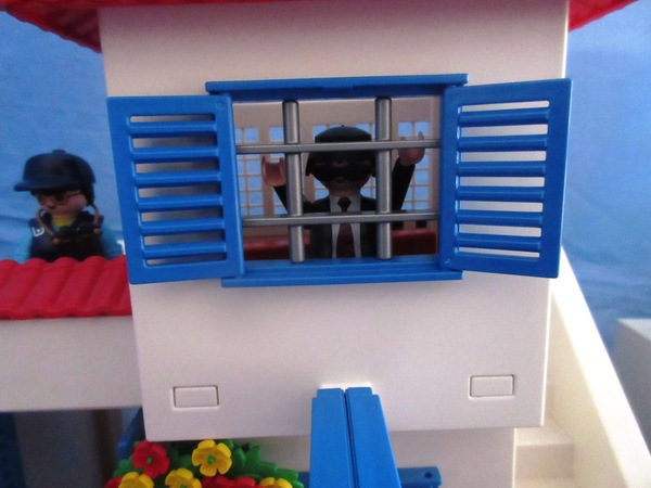 It's the summer holiday season for the Playmobil people in our house...