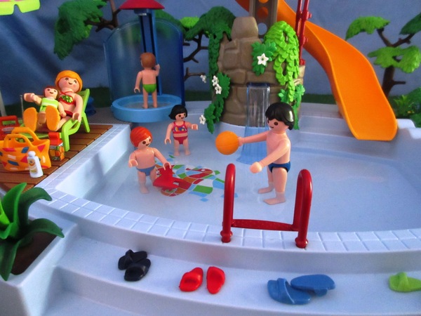 It's the summer holiday season for the Playmobil people in our house...