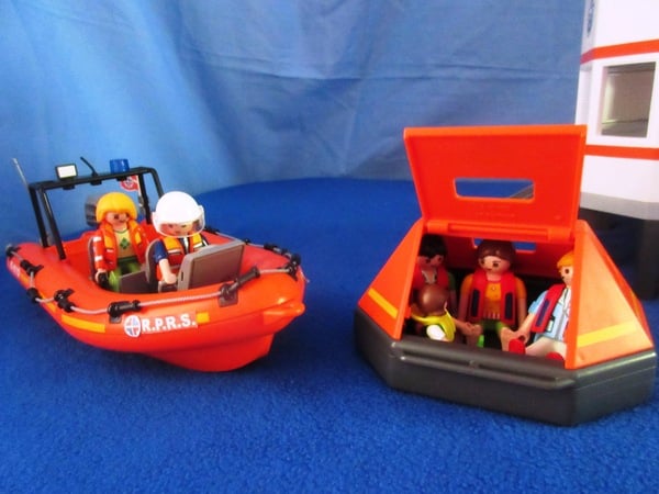 It's the summer holiday season for the Playmobil people in our house...