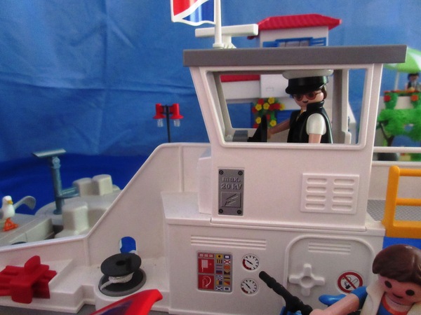 It's the summer holiday season for the Playmobil people in our house...