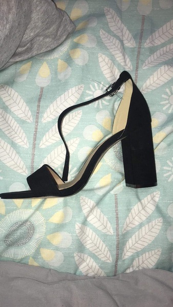 Would this dress look ok with trainers?