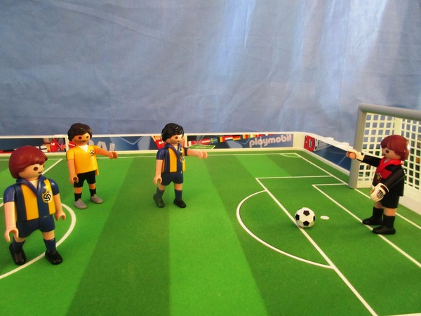 It's the summer holiday season for the Playmobil people in our house...