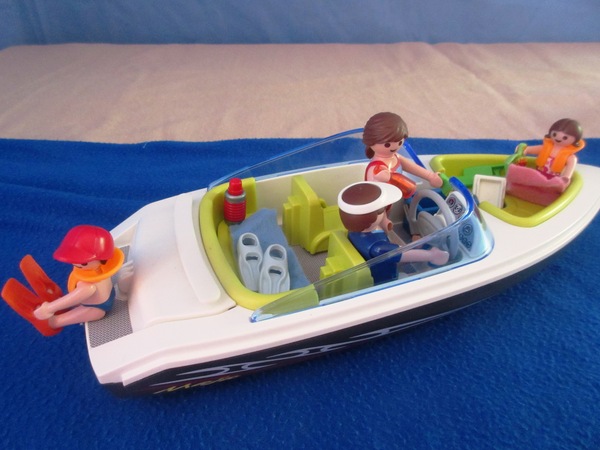 It's the summer holiday season for the Playmobil people in our house...