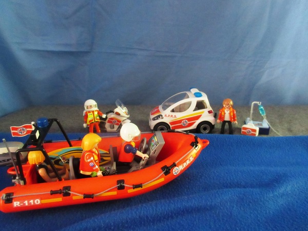 It's the summer holiday season for the Playmobil people in our house...