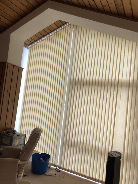 How do I blackout a cotbed?