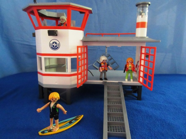 It's the summer holiday season for the Playmobil people in our house...