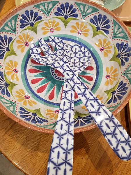 Salad bowl and 2 tossers.