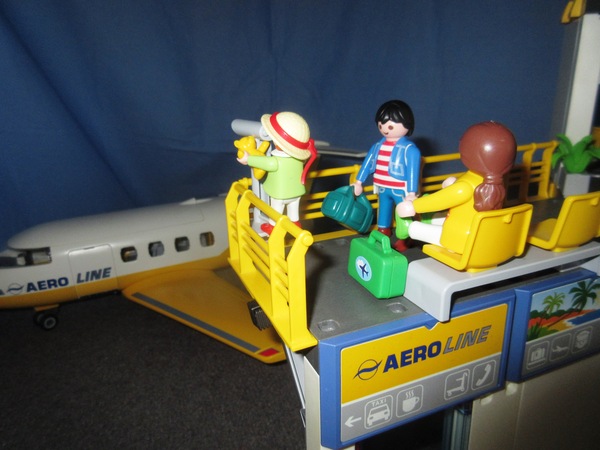 It's the summer holiday season for the Playmobil people in our house...