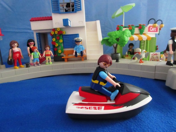 It's the summer holiday season for the Playmobil people in our house...