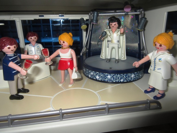 It's the summer holiday season for the Playmobil people in our house...