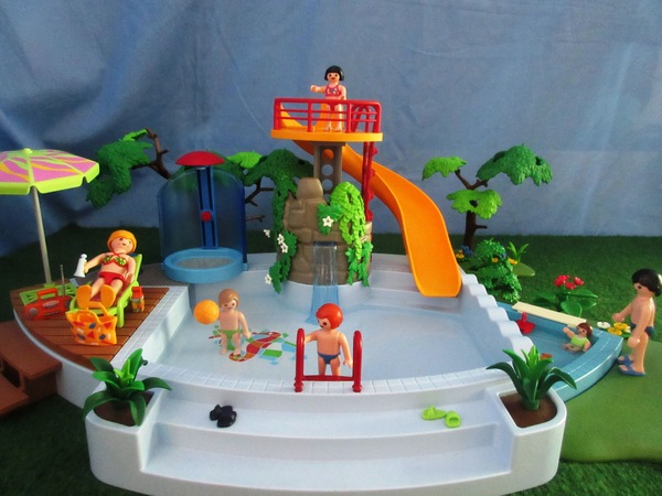 It's the summer holiday season for the Playmobil people in our house...