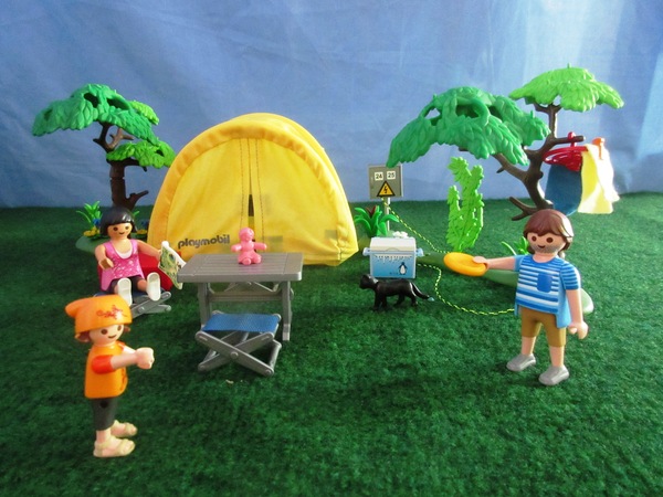 It's the summer holiday season for the Playmobil people in our house...