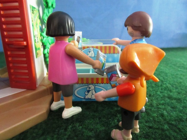 It's the summer holiday season for the Playmobil people in our house...