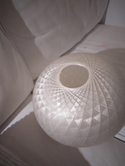 How to attach this lampshade to the pendant light?