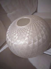 How to attach this lampshade to the pendant light?