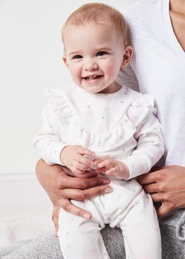 DH having a go at me for dressing DD in babygros