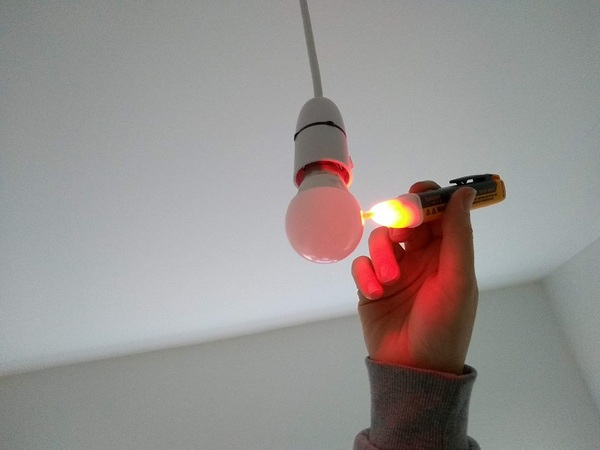Any electricians out there? AIBU to think this shouldn't be "live"?