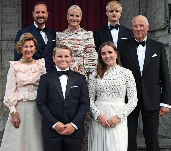 Royal style & gossip: who's having a ball in Balmoral?