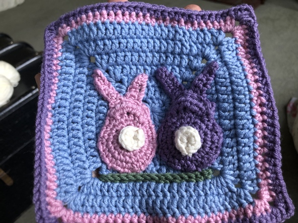 Woolly Hugs. Making a true celebration of the wonderful WhatWouldLeslieKnopeDo, can you help?